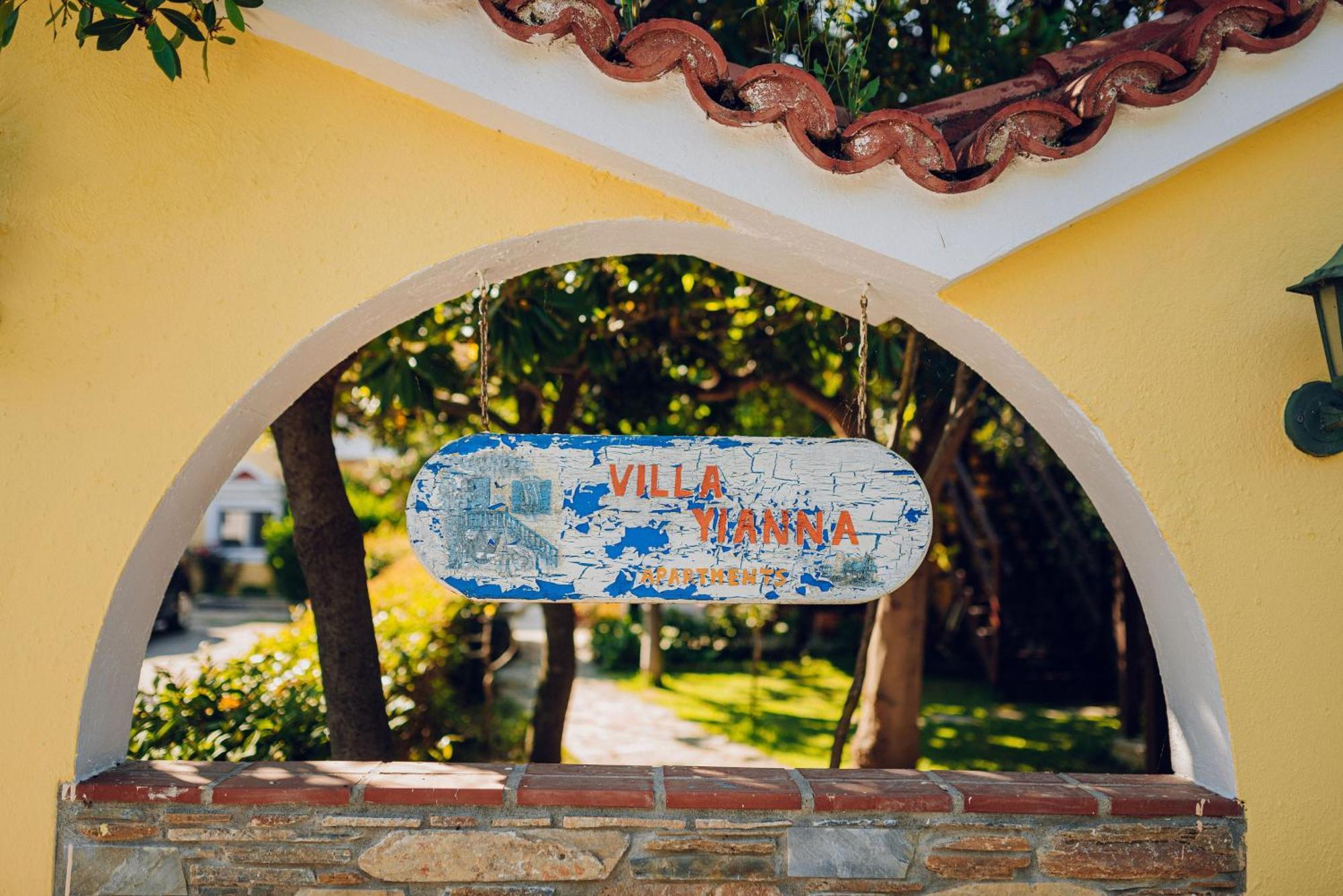 Villa Yianna Apartments Hotel Néa Meságkala Exteriör bild